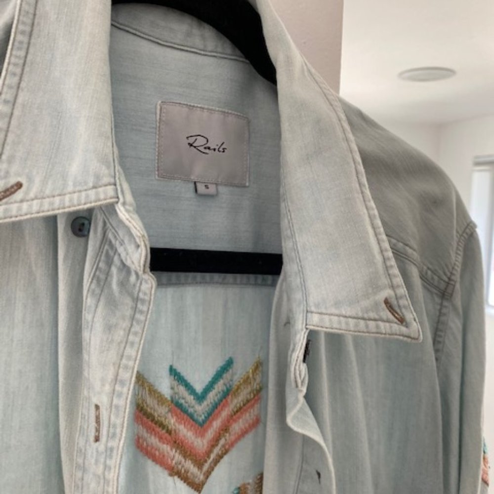 Perfect condition Rails button down - Picture 3 of 3
